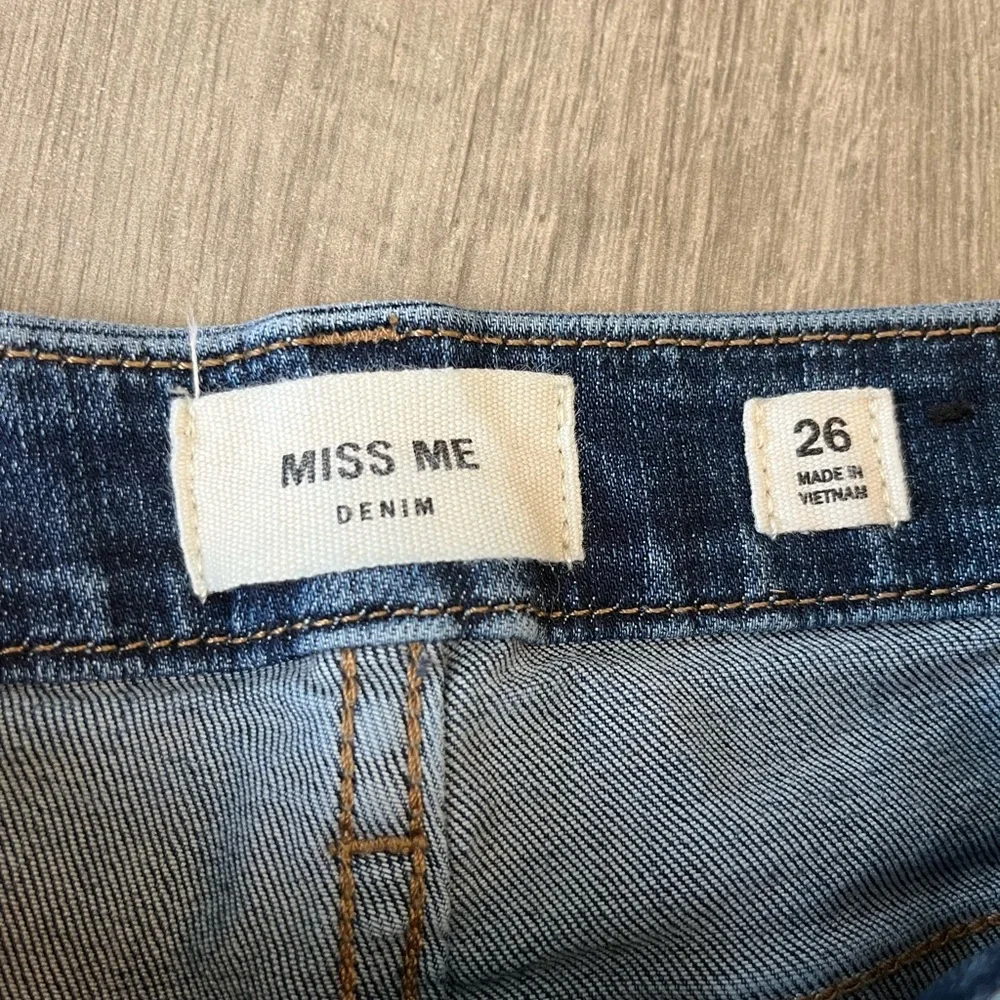Miss Me jeans high rise, flare leg, double fray hem size 26x31 EC - Picture 5 of 10